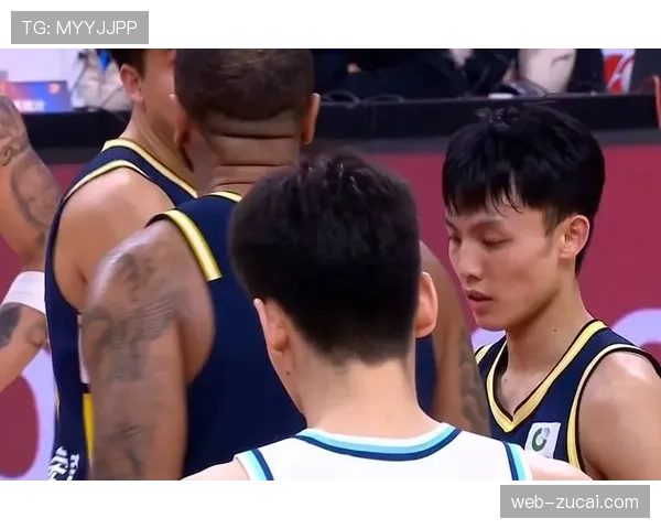 广东队五外线战术拉开空间演练内线球员配合取连胜